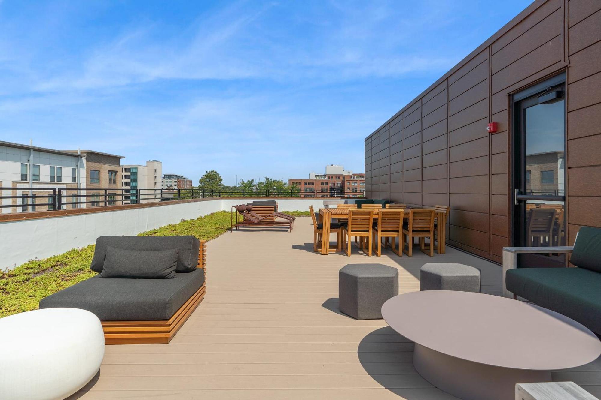 Cozysuites Mass With Parking Lounge & Roof Deck #35 *