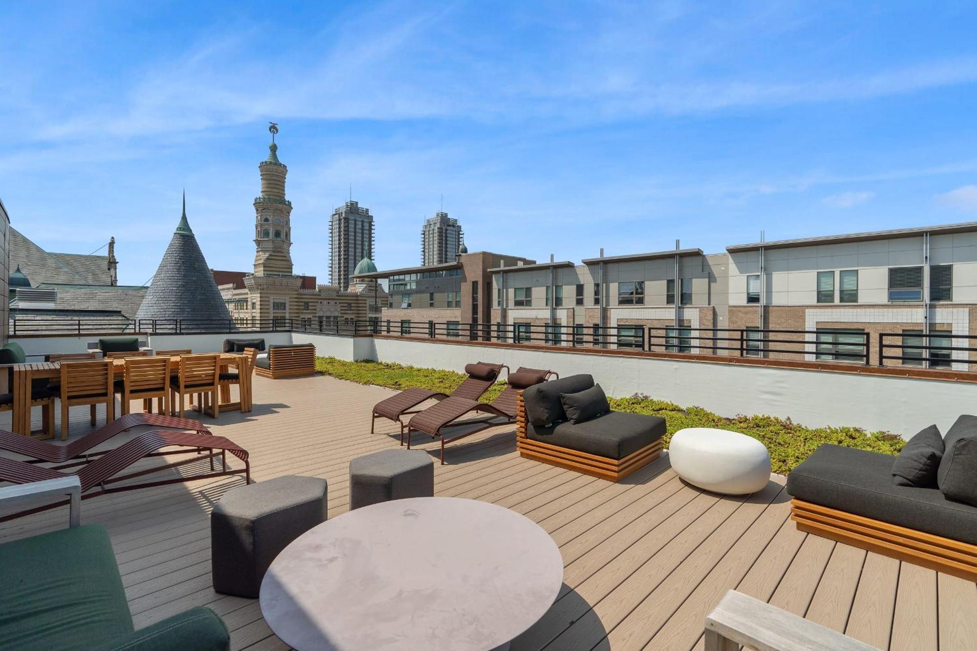 Apartment Cozysuites Mass With Parking Lounge & Roof Deck #35 *