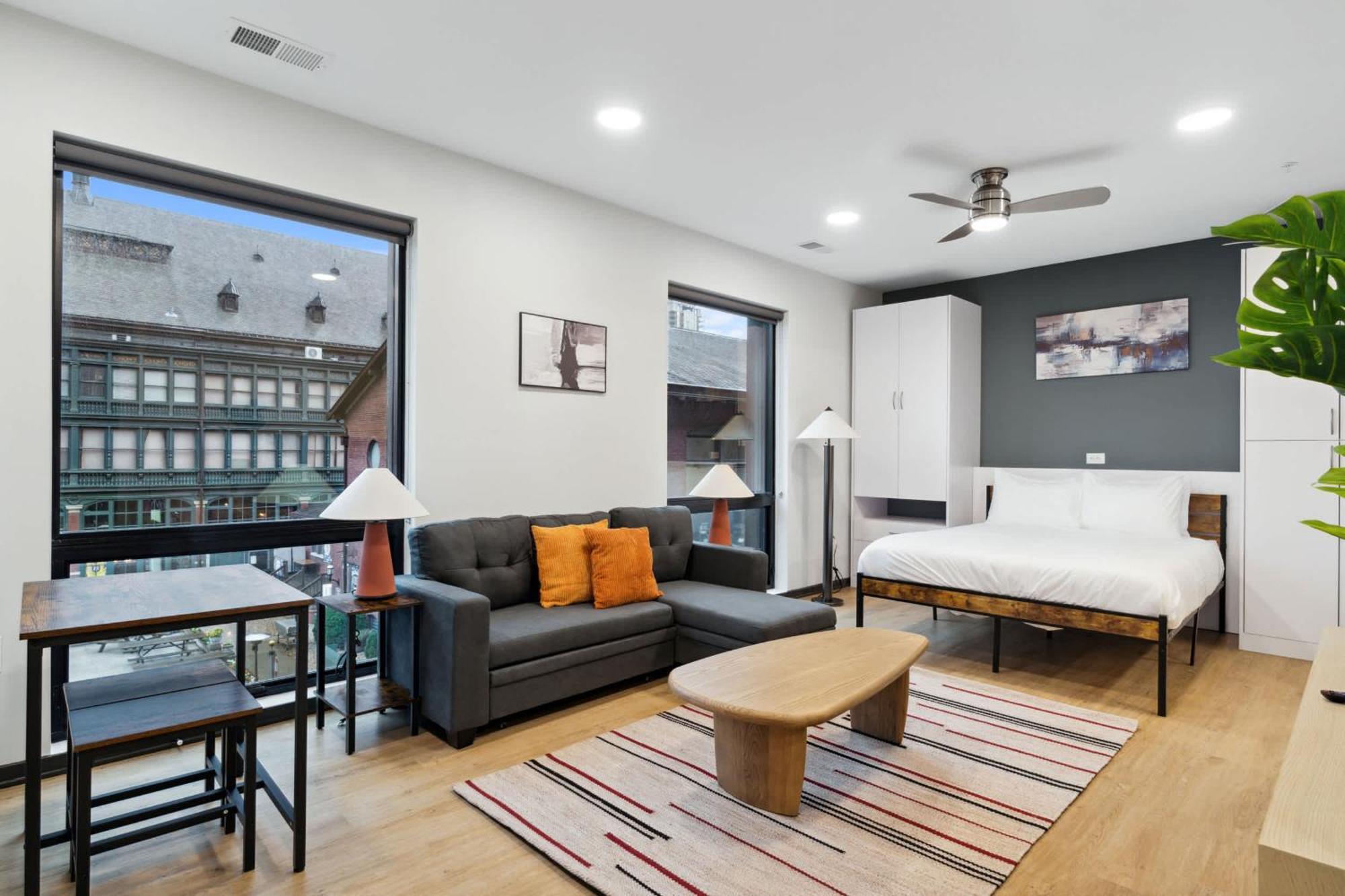 Cozysuites Mass With Parking Lounge & Roof Deck #35 * Indianapolis